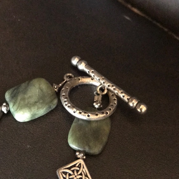 Green Stone Vintage Necklace - Picture 5 of 5